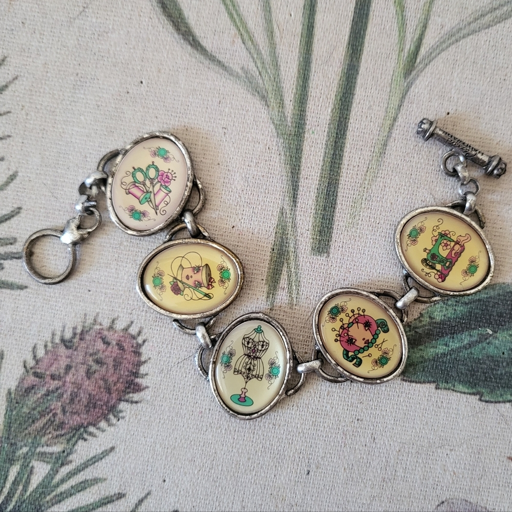 Classic Hardware Sewing Accoutrement Linked Frame Bracelet